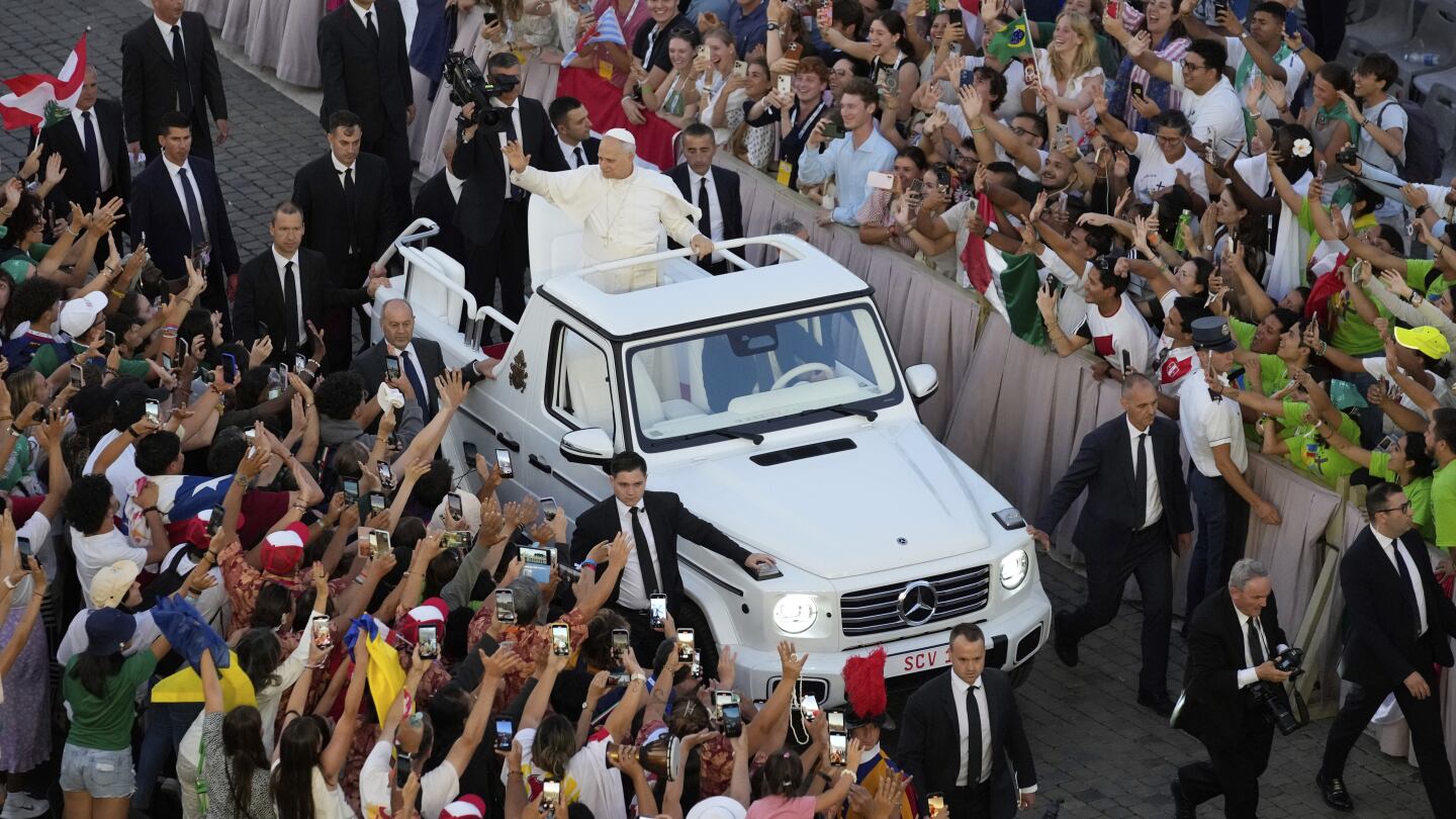 Pope Leo XIV surprises crowd at Catholic youth festival with unannounced popemobile salute
