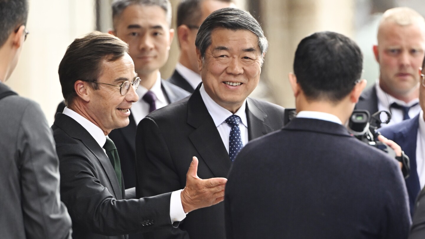 US and China officials meet in Stockholm to discuss how to ease trade tensions