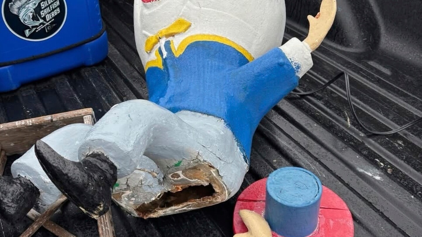 Police looking for men who vandalized Humpty Dumpty statue at New Jersey mini-golf course