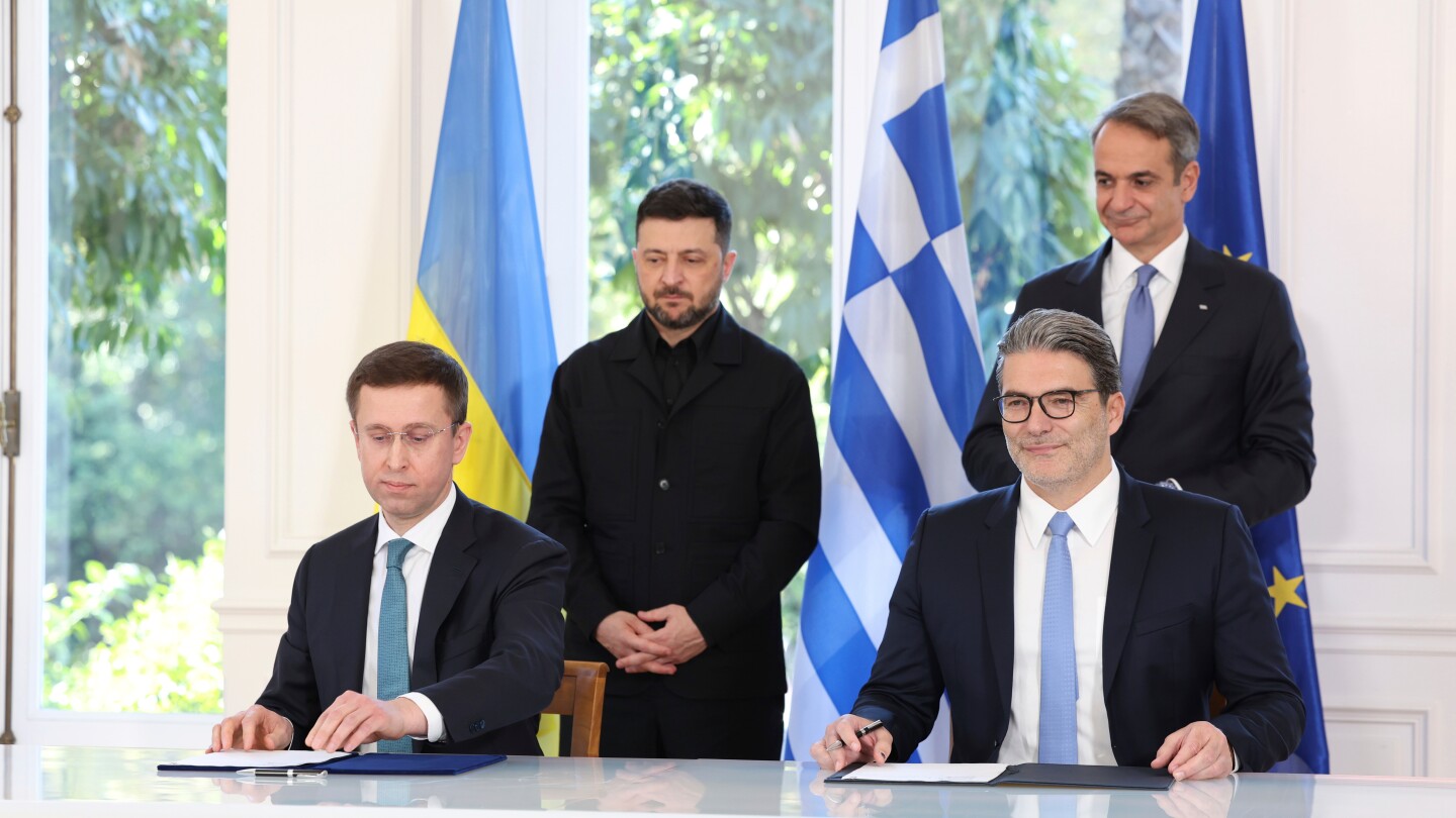 Zelenskyy and Mitsotakis sign US LNG supply deal for Ukraine in Athens