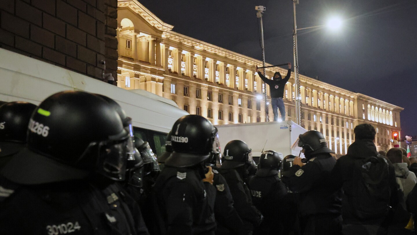 Bulgaria withdraws 2026 budget proposal following street protests