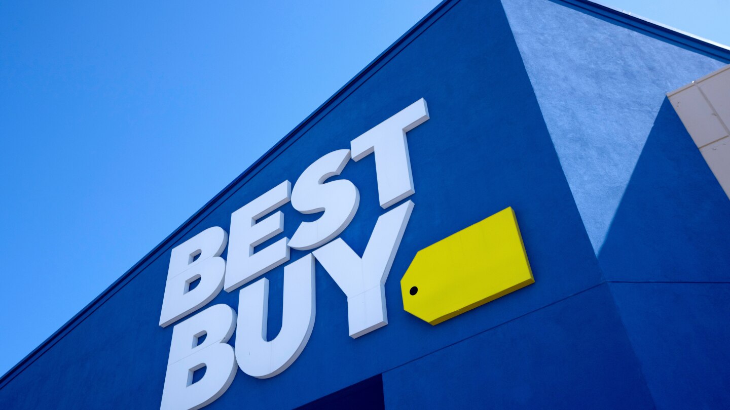 Best Buy ups sales outlook heading into holiday shopping season