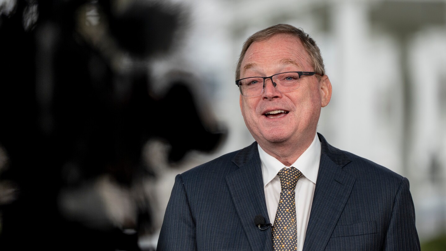 Hassett says Federal Reserve can reject Trump’s views if he is chair