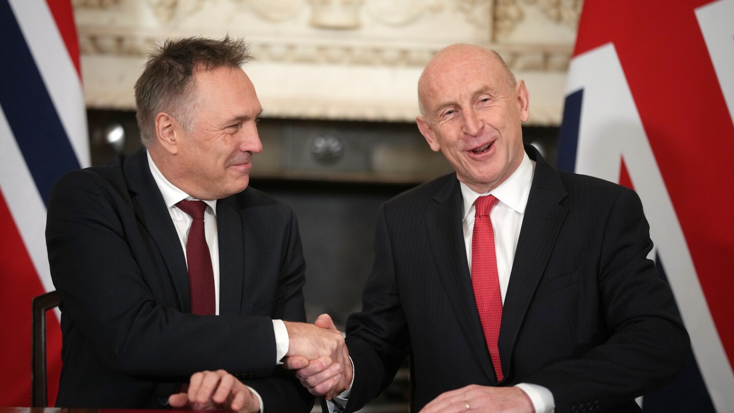 UK and Norway will mount joint naval patrols to protect undersea cables and hunt Russian submarines