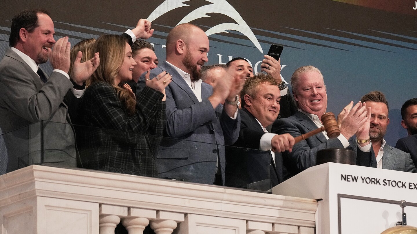 Wall Street sinks as Trump threatens 8 European countries with tariffs over Greenland