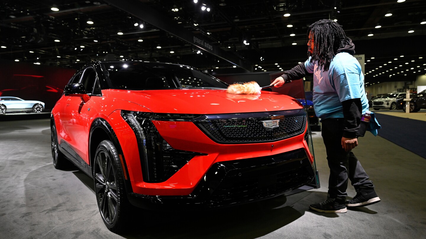 EVs were briefly the leading edge at Detroit auto show. Not anymore