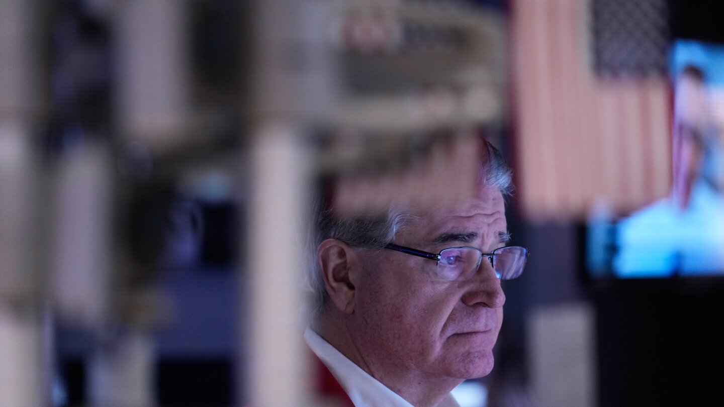 Wall Street rises to records after the unemployment rate improves